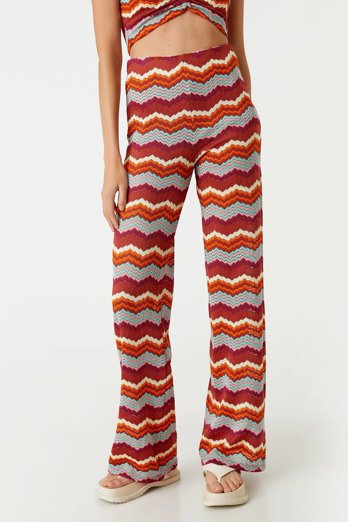 Koton  Hose mit ausgestelltem Bein und hoher Taille