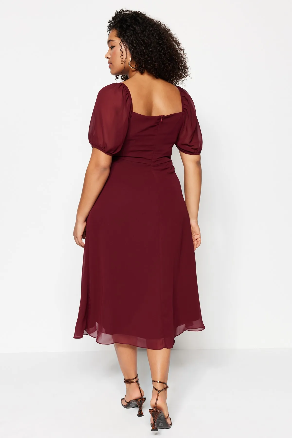 Trendyol Curve  Burgunderrotes gewebtes Kleid mit Schlitz TBBSS22AH0012