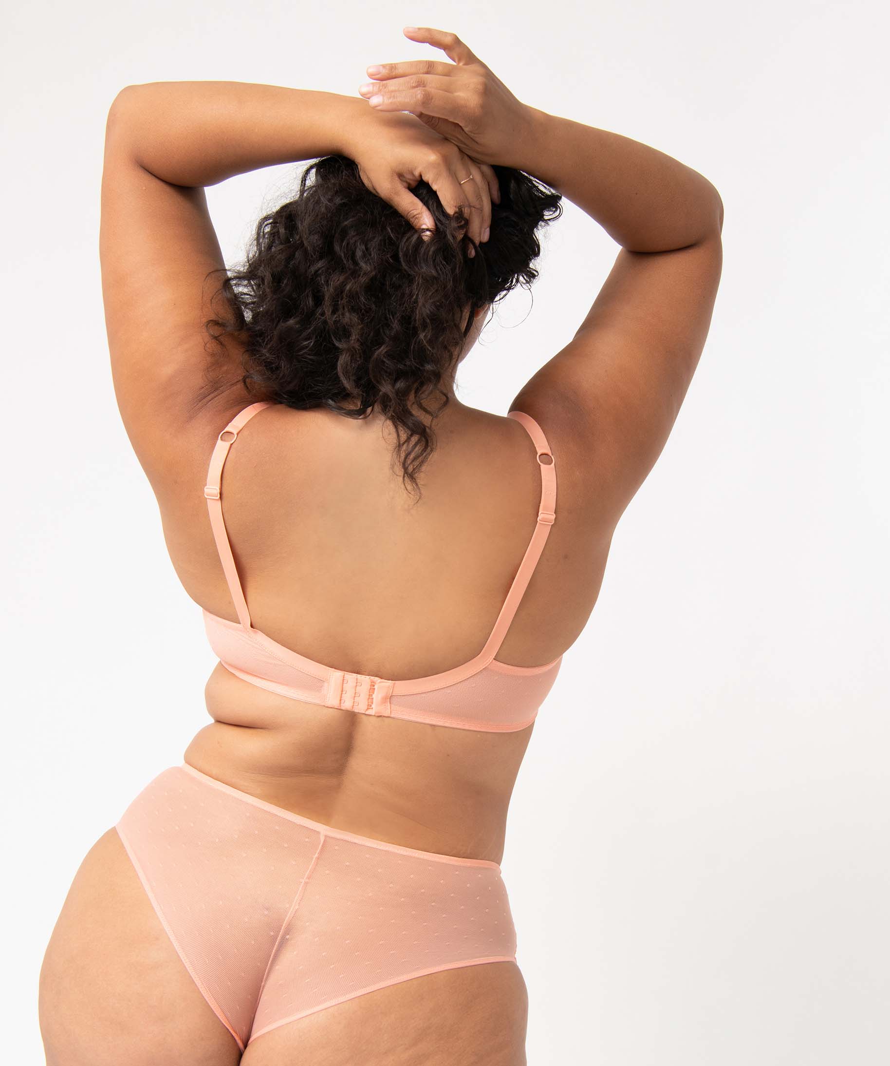 Soutien-gorge emboitant grande taille à armatures en dentelle rose | GEMO