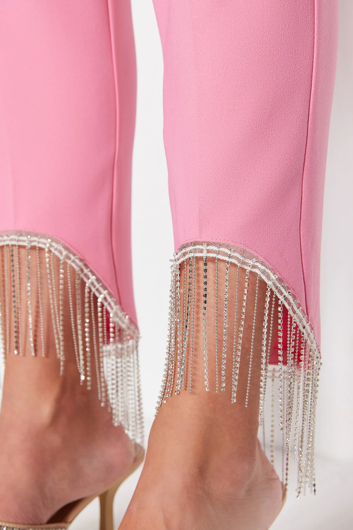 Trendyol Collection  Hellrosa Hose mit Accessoire-Details TPRSS20PL0106