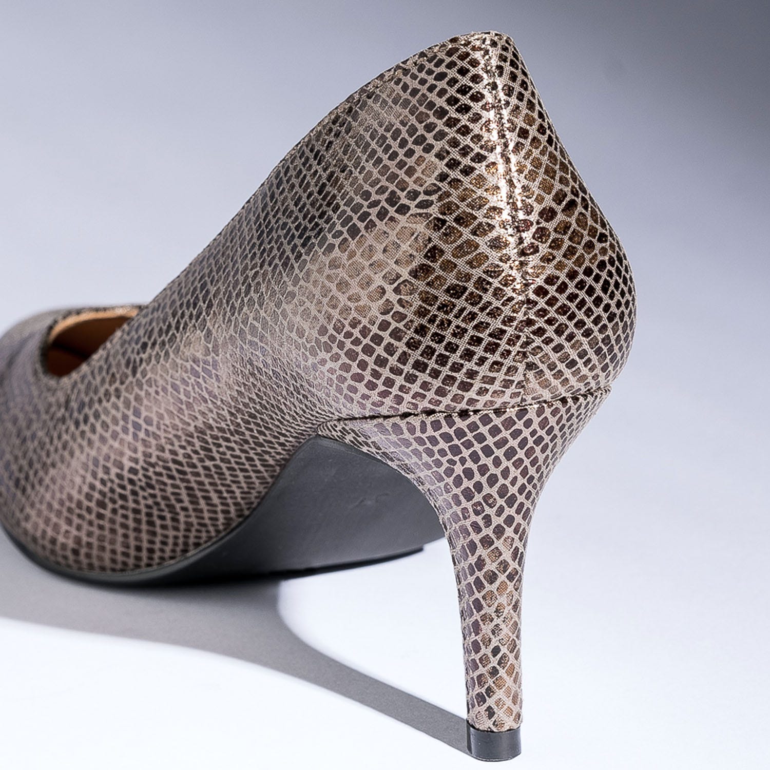 Escarpin taupe effet python métallisé à bout pointu