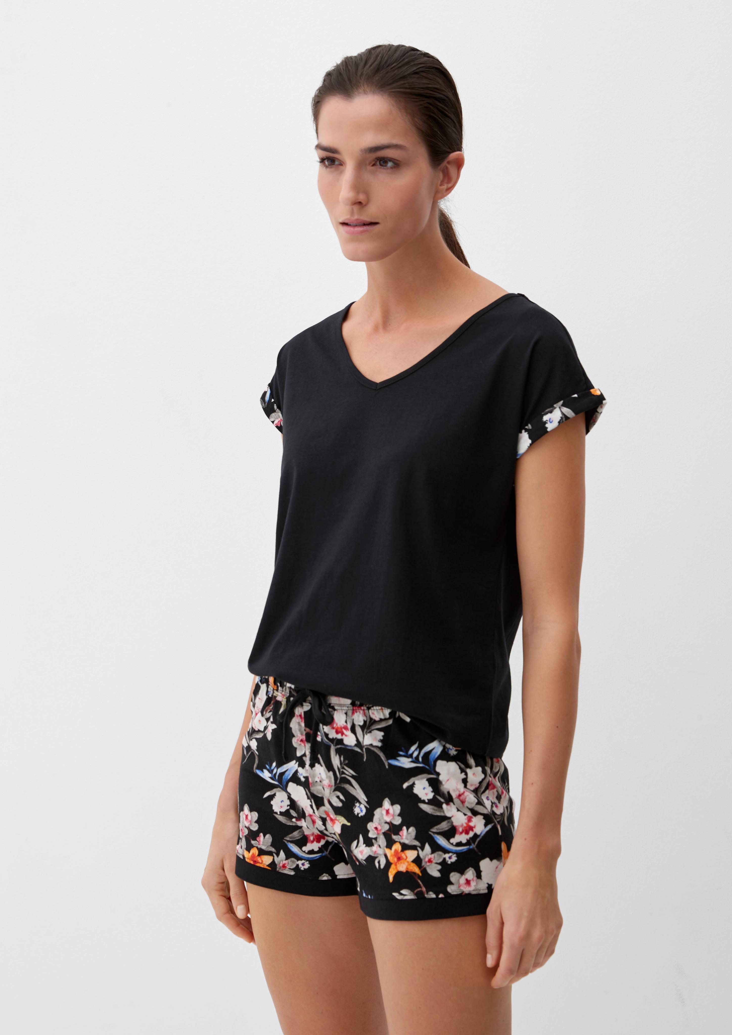 Kurzer Pyjama mit floralem Print  6000101-99A3