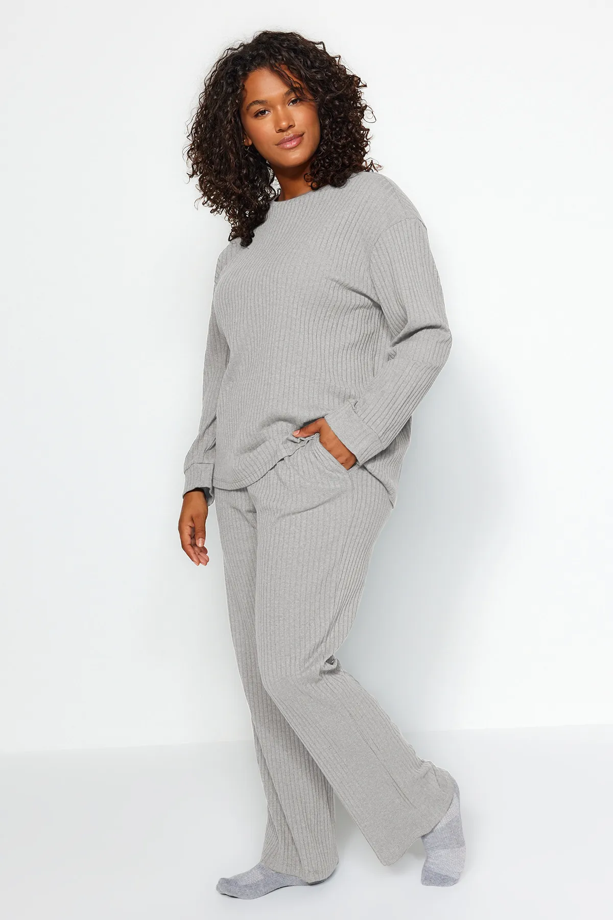 Trendyol Curve  Graues Cord-Strickober- und -Unterteil-Set TBBAW24CP00021