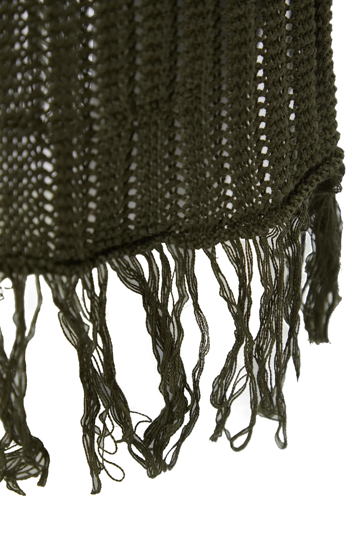Trendyol Collection  Khakifarbenes, tailliertes Maxi-Strandkleid aus gestricktem Strickpullover mit Quasten TBESS22EL2920