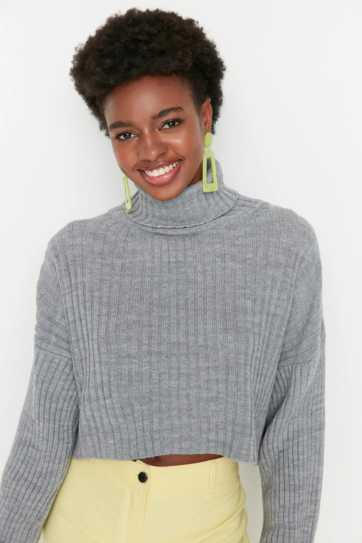Trendyol Collection  Grauer Crop-Basic-Strickpullover TWOAW22KZ0223