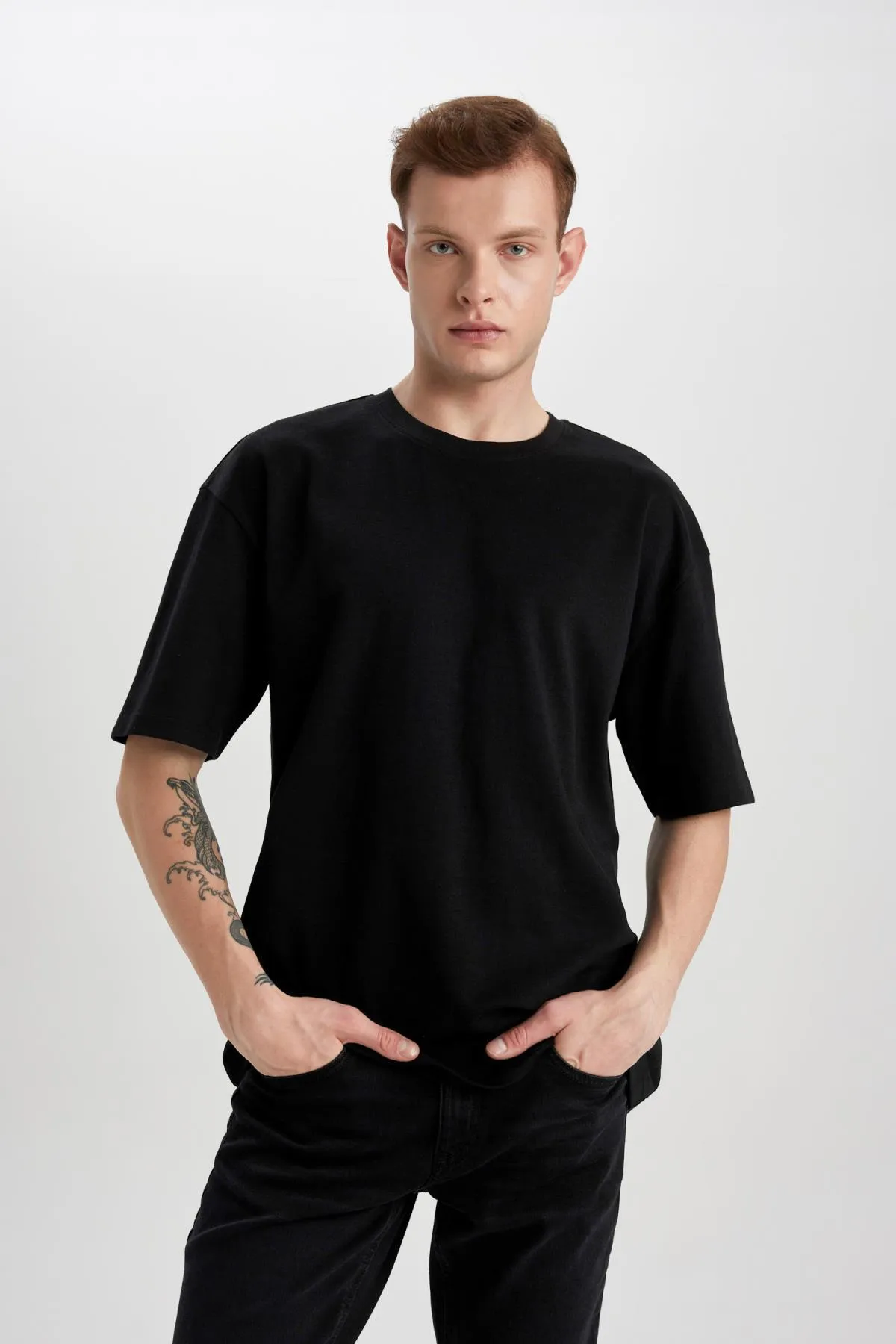 DeFacto  T-Shirt - Schwarz - Oversized
