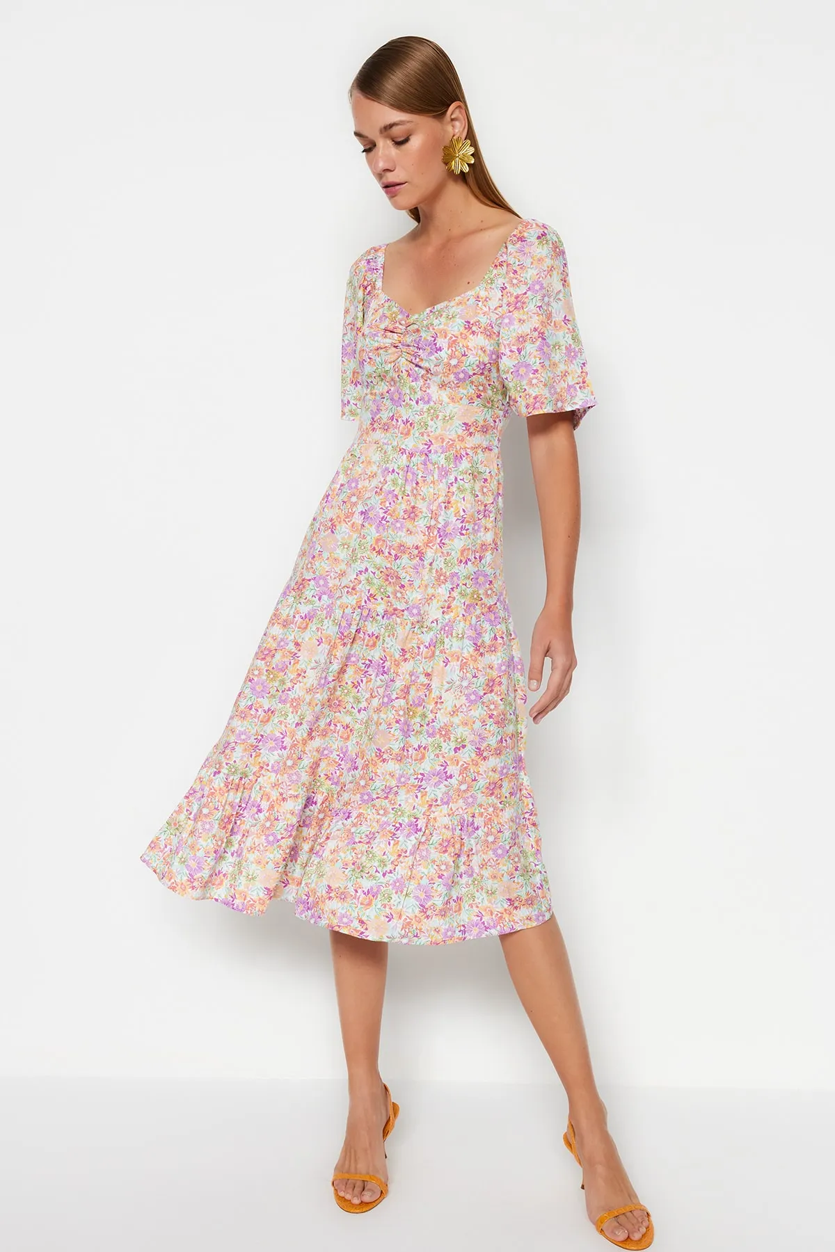 Trendyol Collection  Mintfarbenes A-Linien-Midikleid mit gewebten Ballonärmeln und Blumendruck TWOSS20EL2323