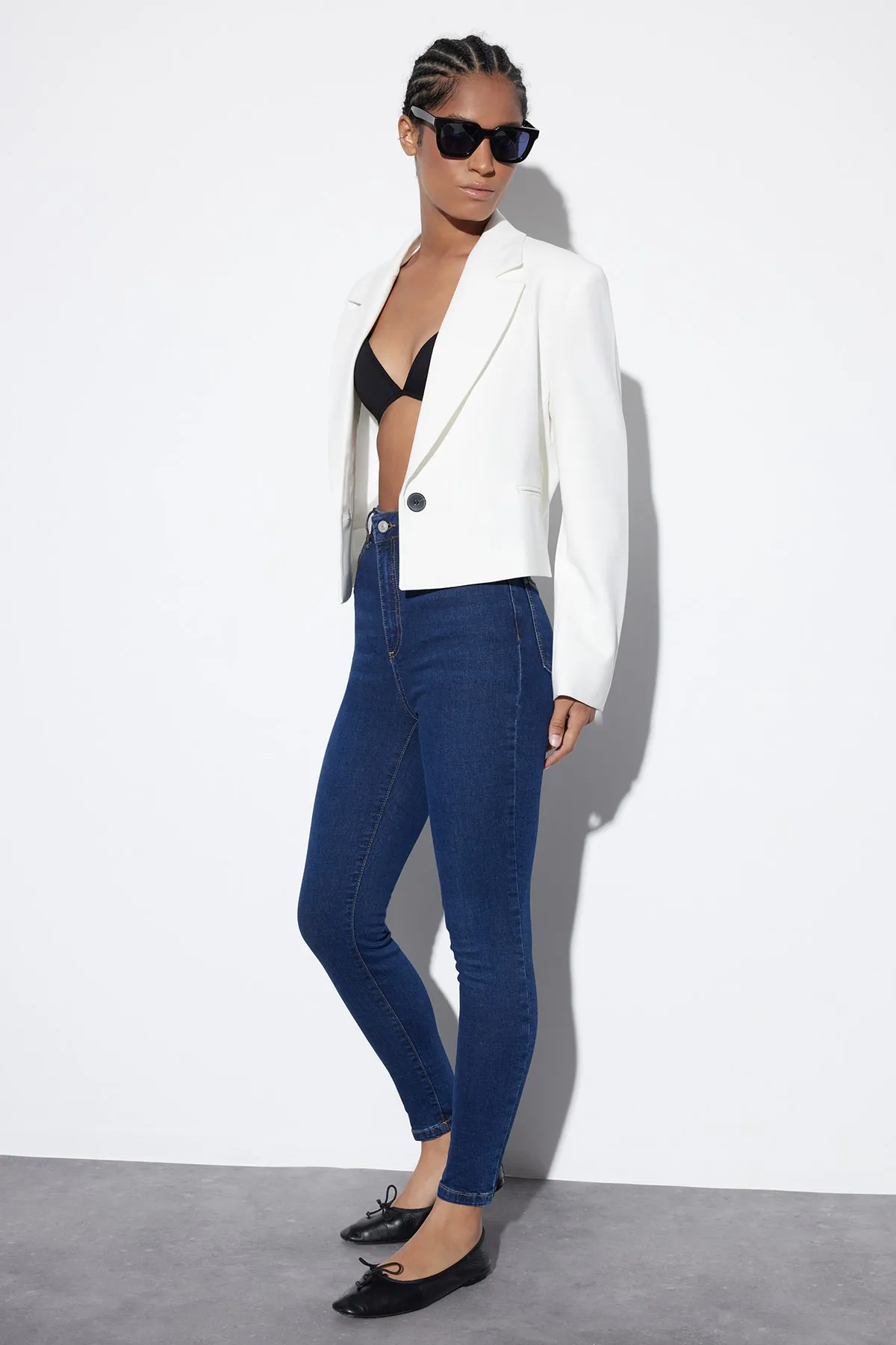 Trendyol Collection  Marineblaue Skinny-Jeans mit superhoher Taille TWOSS22JE0560