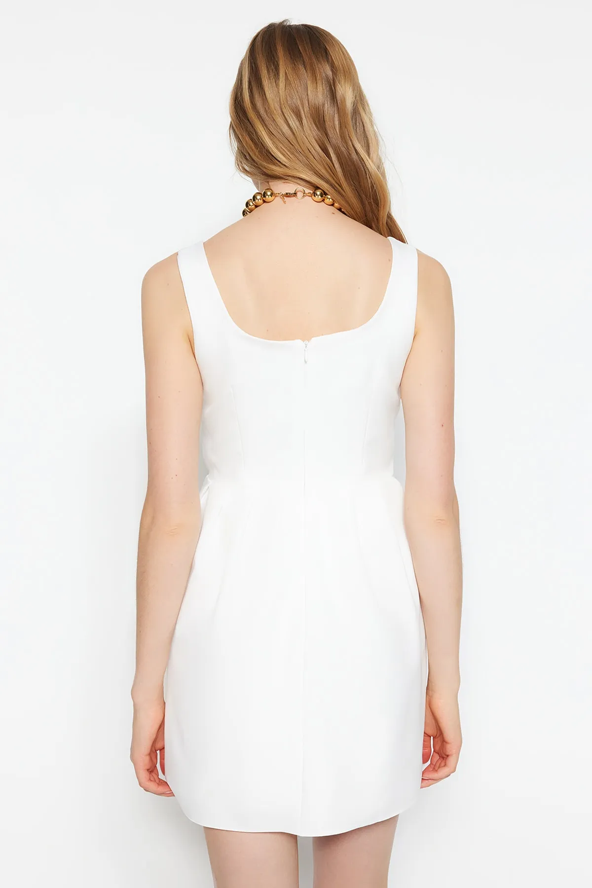 Trendyol Collection  Weißes, gewebtes Kleid mit Mini-Trägern und Volants TWOSS23EL00601