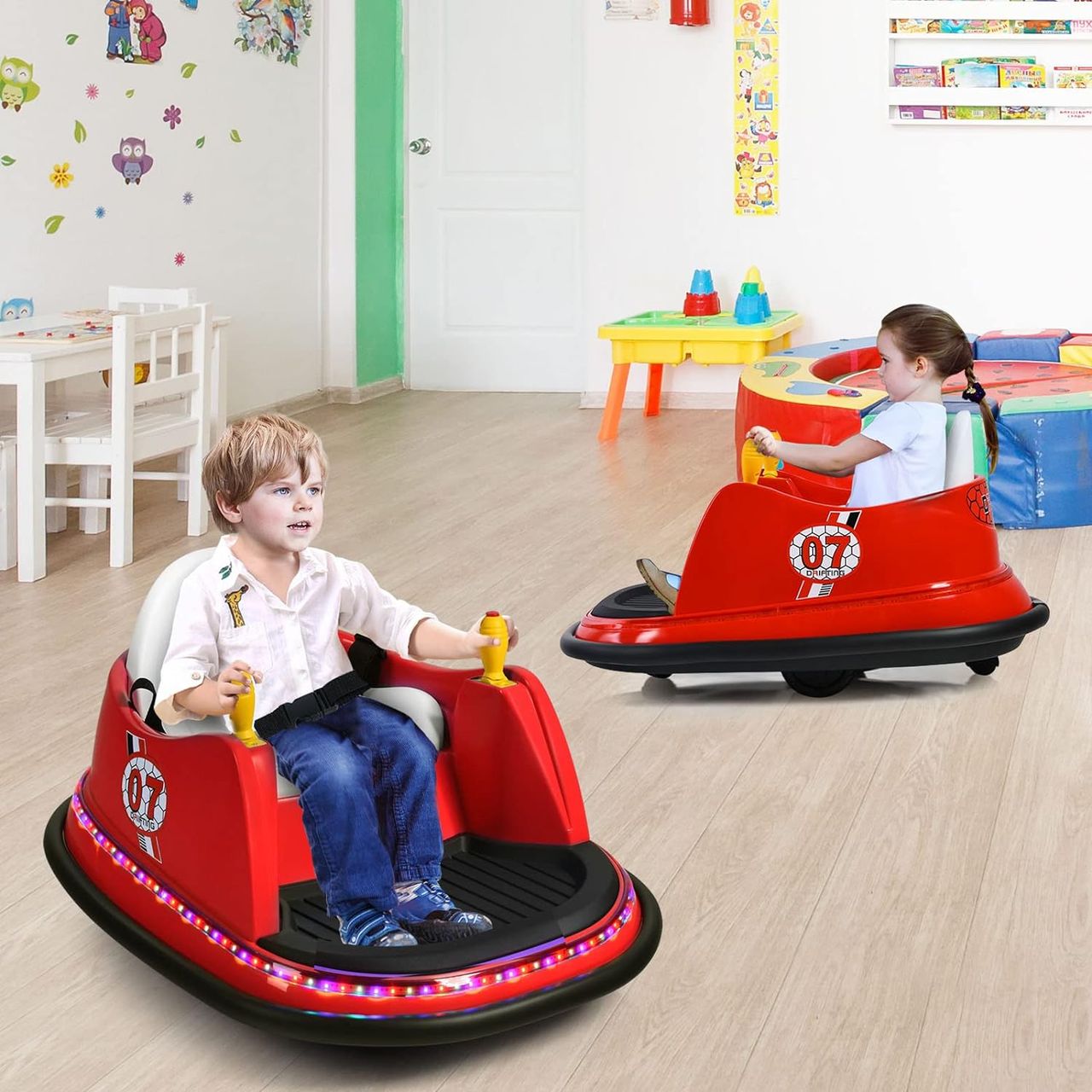 Costway 6V Aufsitz Autoscooter mit bunten Lichtern und Musik