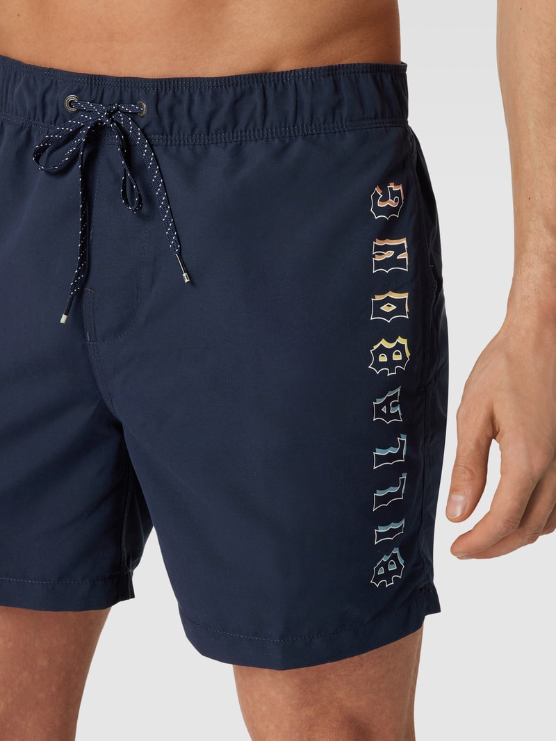 Badehose mit Label-Detail Modell 'ALL DAY HERITAGE' in marineblau