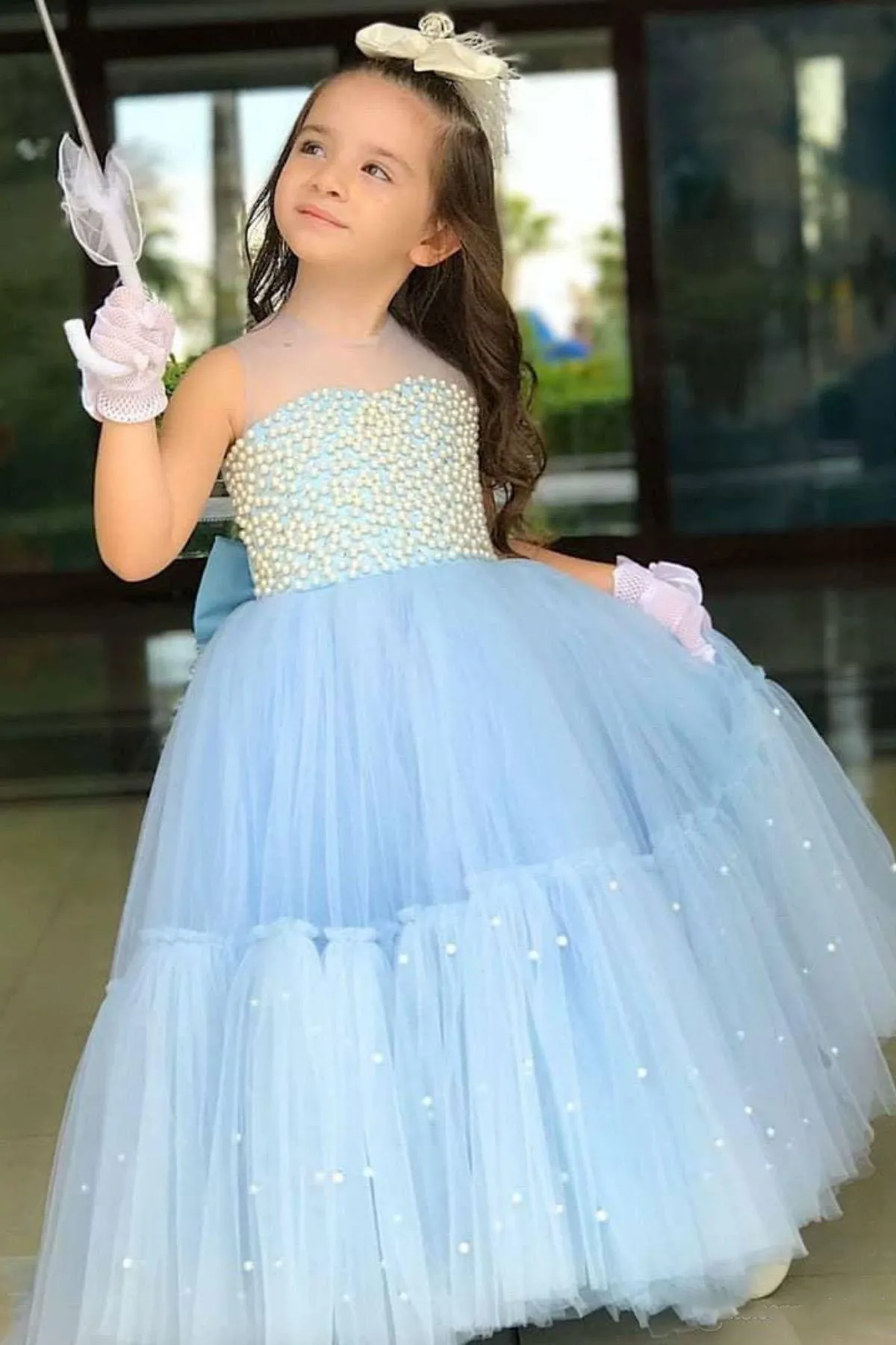 Riccotarz  Blaues Abendkleid für Mädchen mit transparentem Kragen und Perlendetail
