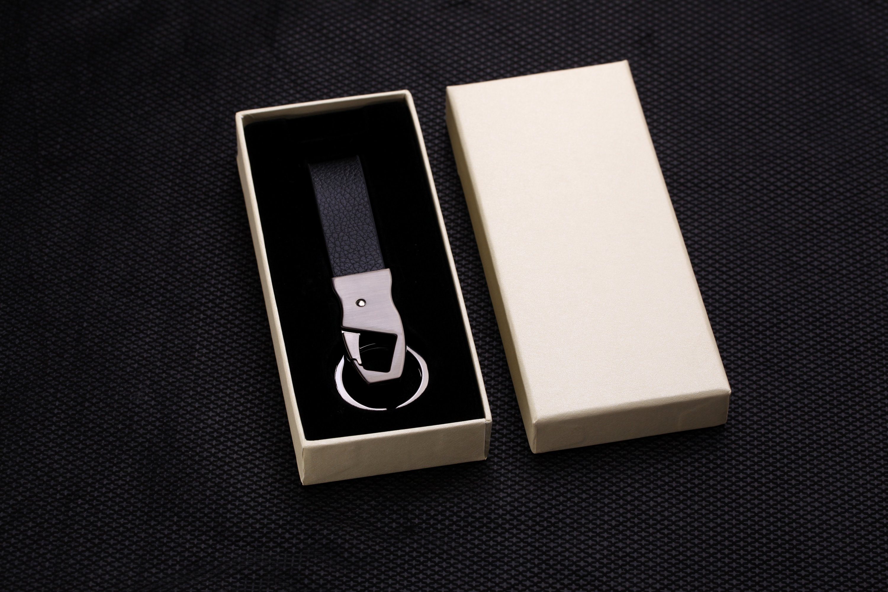 Cerbery Schlüsselanhänger Schlüsselanhänger aus Leder mit Ringen und Geschenkbox - Auto Geschenk Schlüsselband Schlüsselbund Schlüsselhalter Schlüsselring, Kunstleder