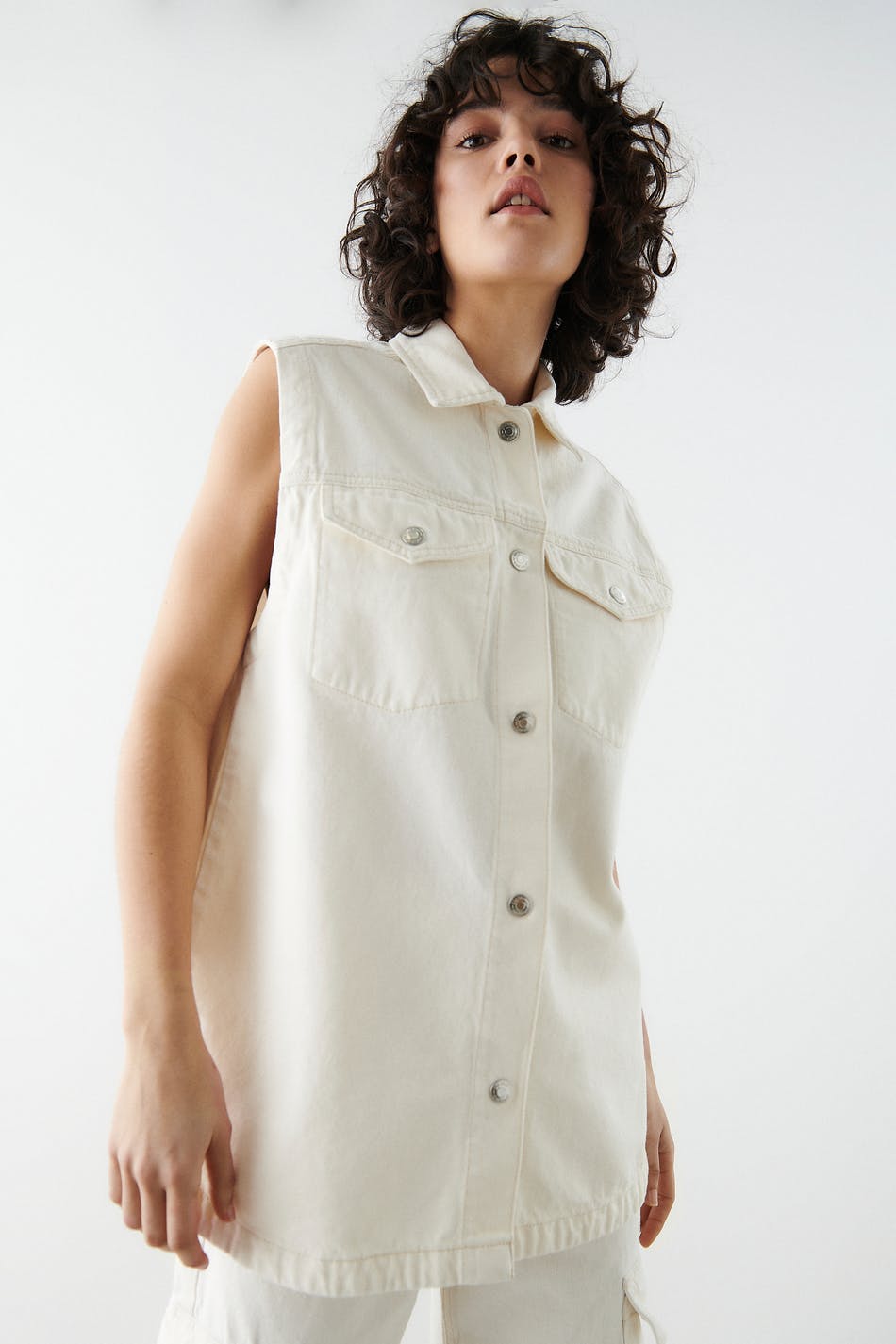 Oversize sleeveless shirt