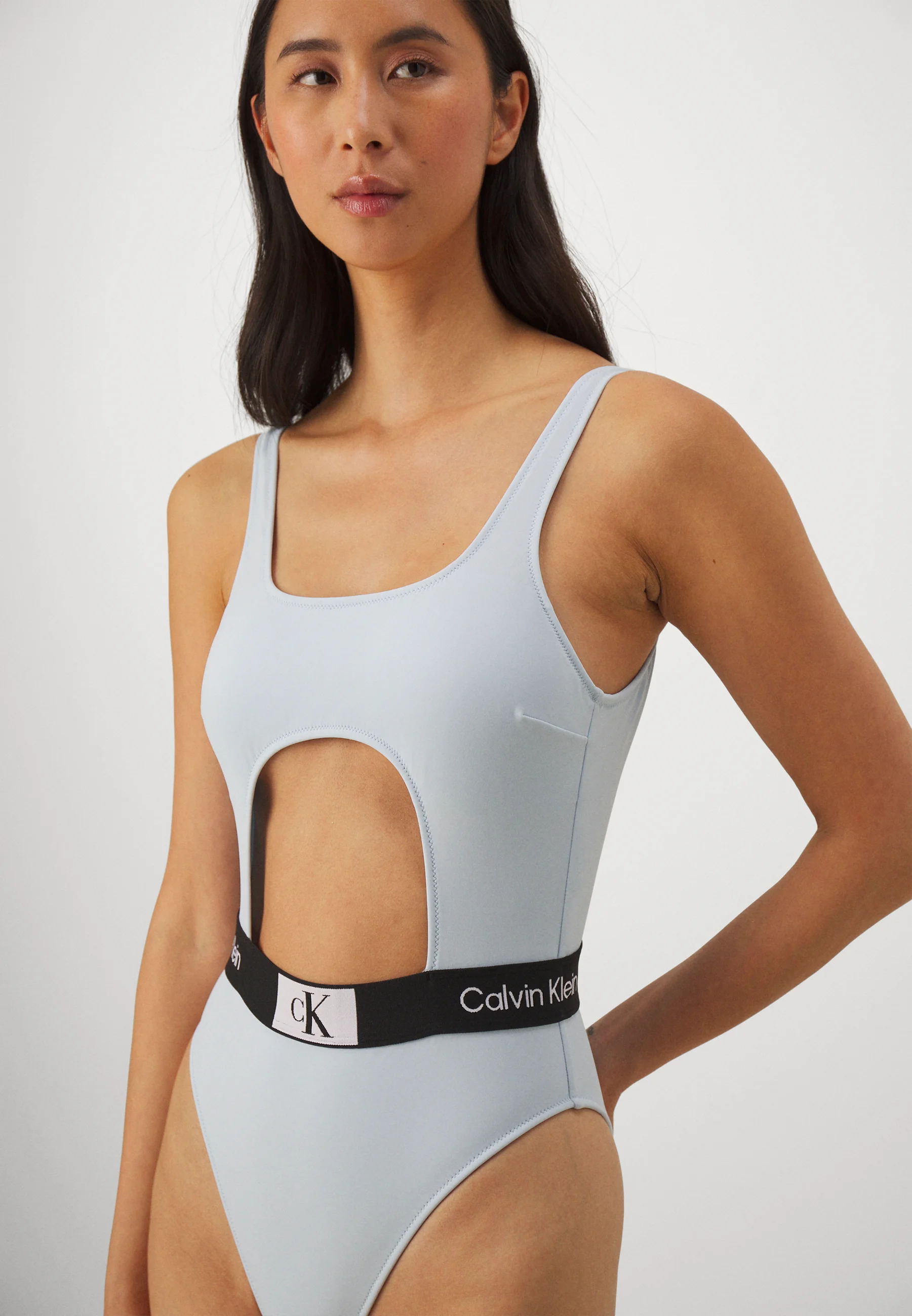 Traje de baño Calvin Klein CUT OUT - Traje de baño