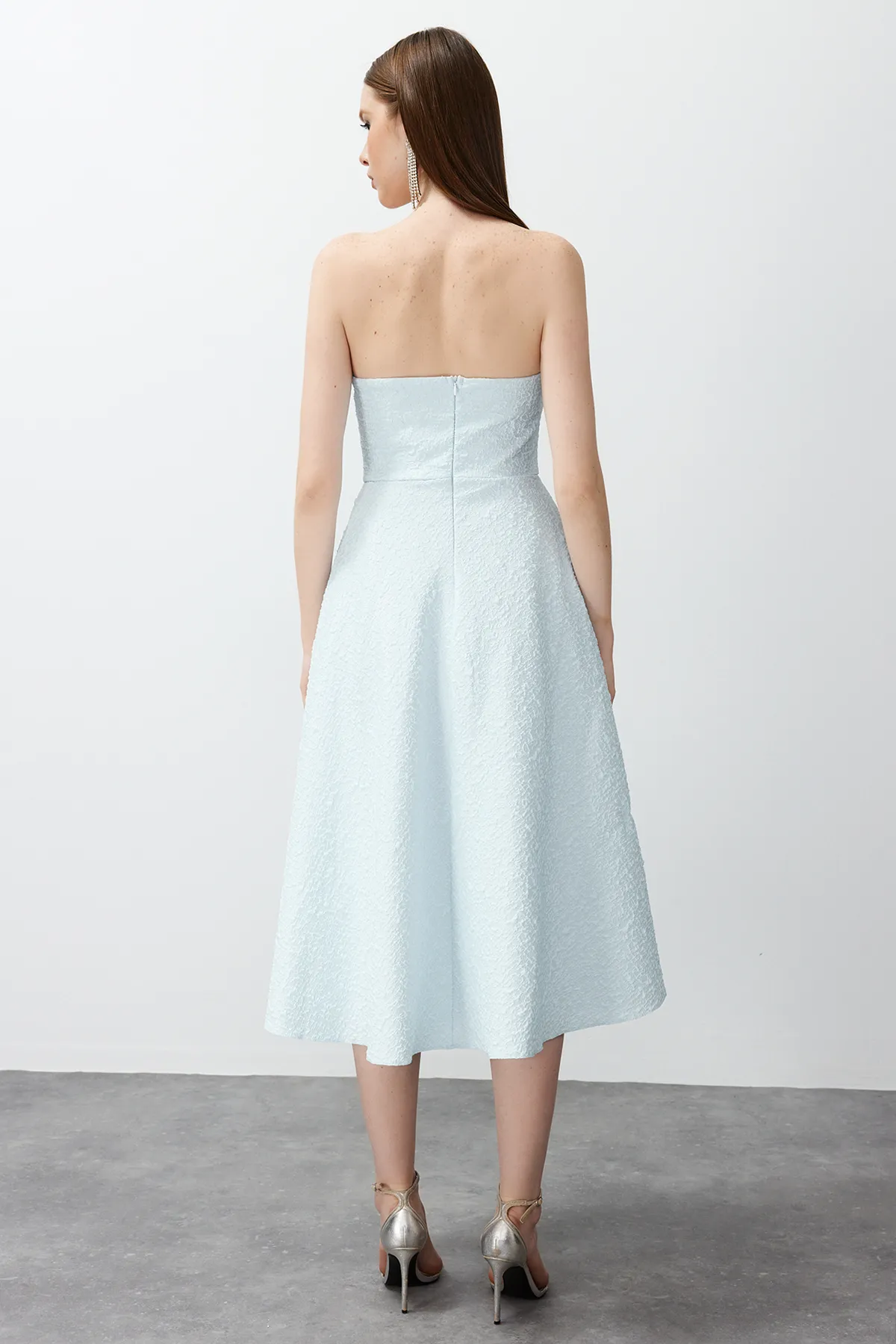 Trendyol Collection  Blaues, tailliertes/Skater-Stilvolles Abendkleid TPRSS24EL00160