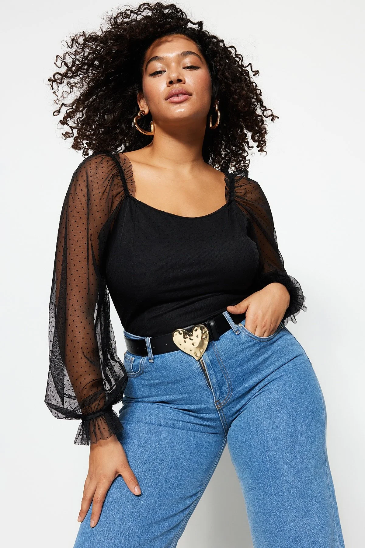 Trendyol Curve  Schwarze gewebte Bluse mit Tüllärmeln TBSSS23AF00004