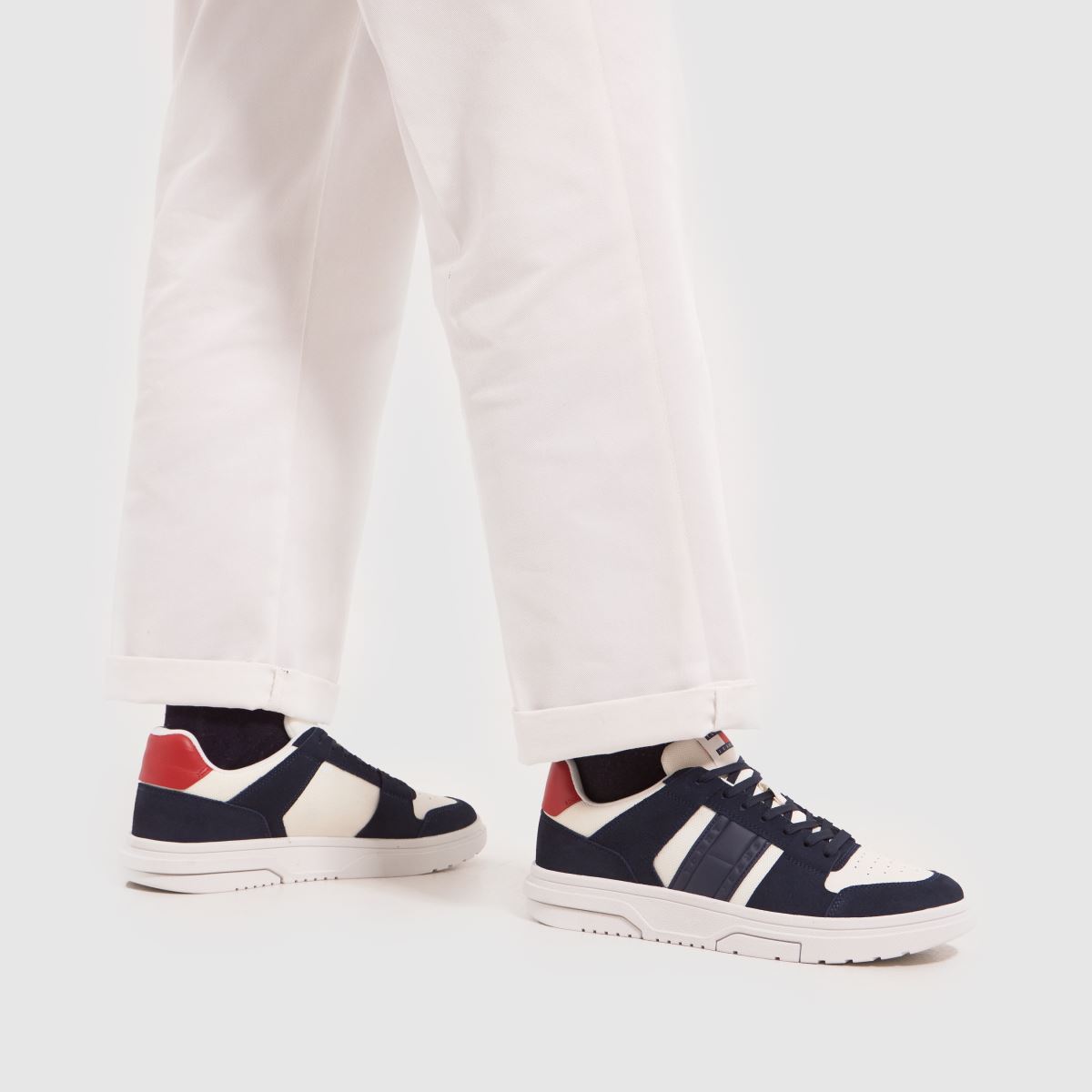 Tommy Jeans brooklyn sportcipő fehér és sötétkék színben