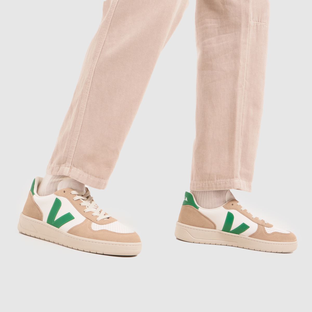 VEJA v-10 träningsskor i vitt och grönt