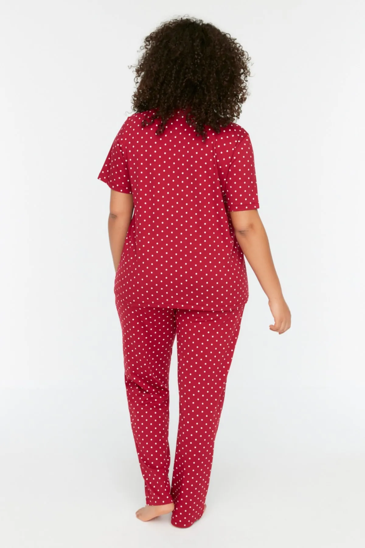Trendyol Curve  Bedrucktes gestricktes Pyjama-Set mit Knöpfen in Weinrot TBBSS22PT0710