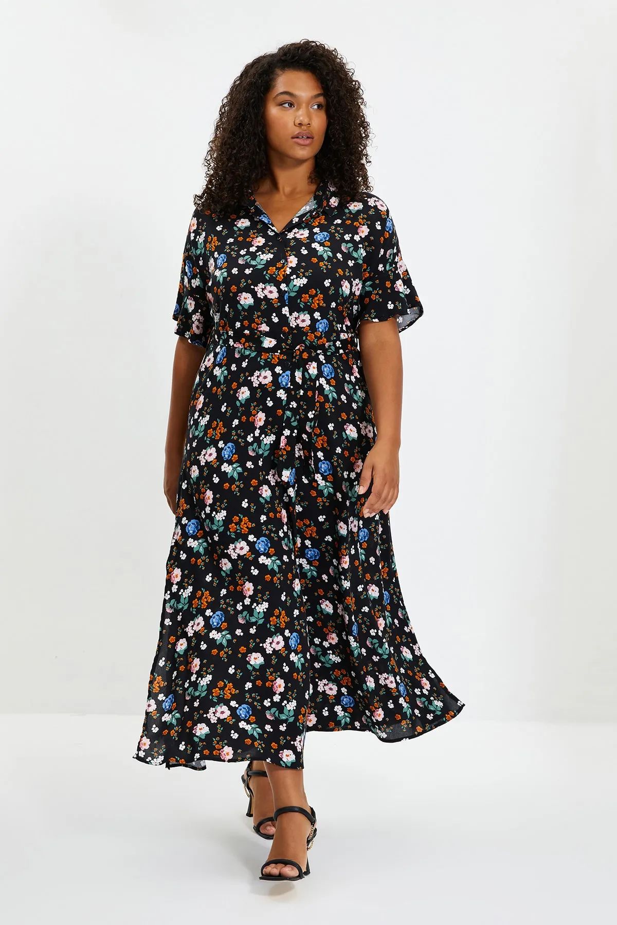Trendyol Collection  Blaues Maxi-Hemdkleid aus gewebter Viskose mit Blumenmuster und Gürtel TWOSS19EL0094