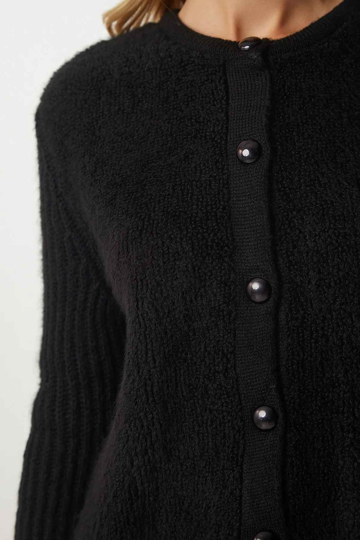 Happiness İstanbul  Schwarze Bouclé-Strickjacke mit Knöpfen für Damen YY00152