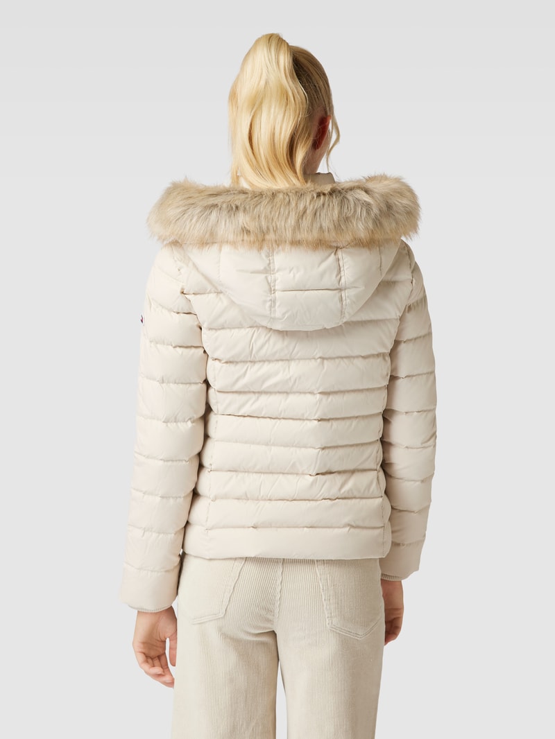 Steppjacke mit Label-Stitching in offwhite
