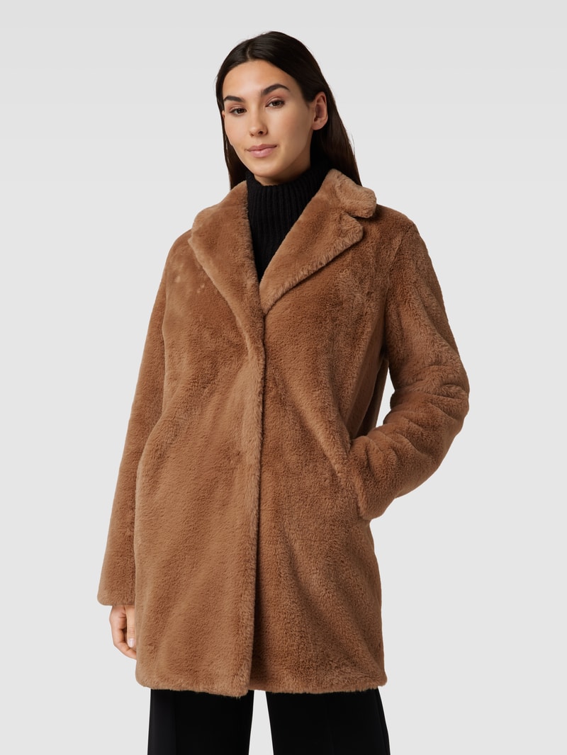 Mantel aus Teddyfell in camel