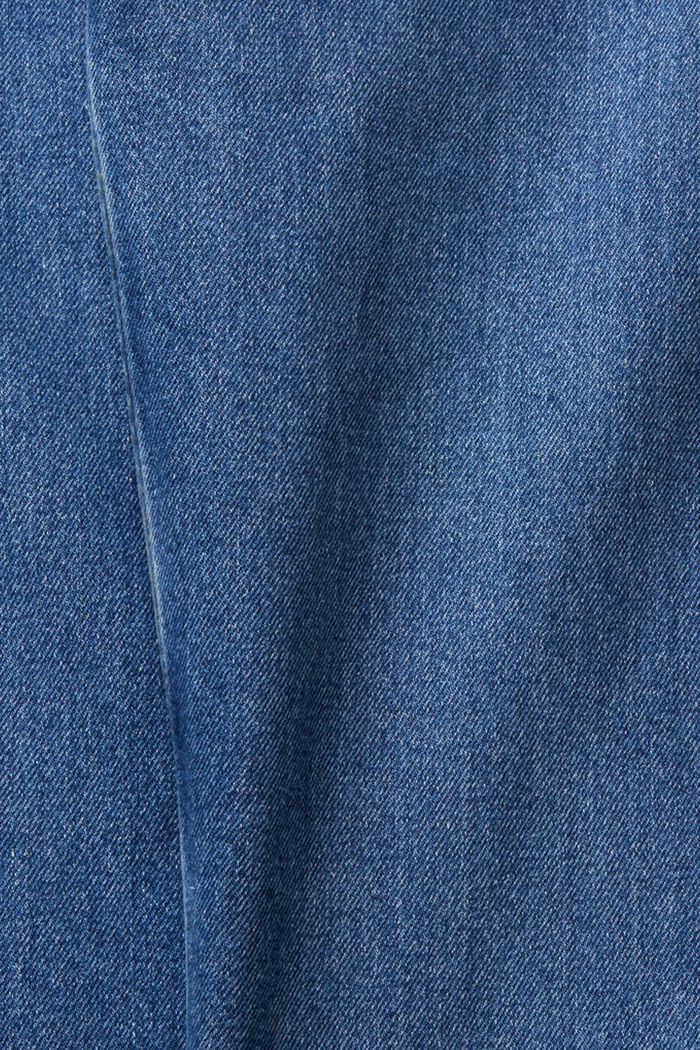 Jeans mit hohem Bund und geradem Beinverlauf