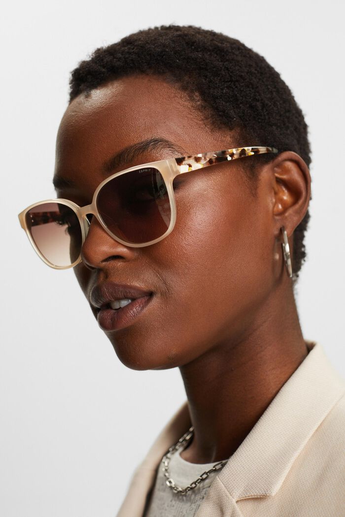 Sonnenbrille mit eckiger Fassung