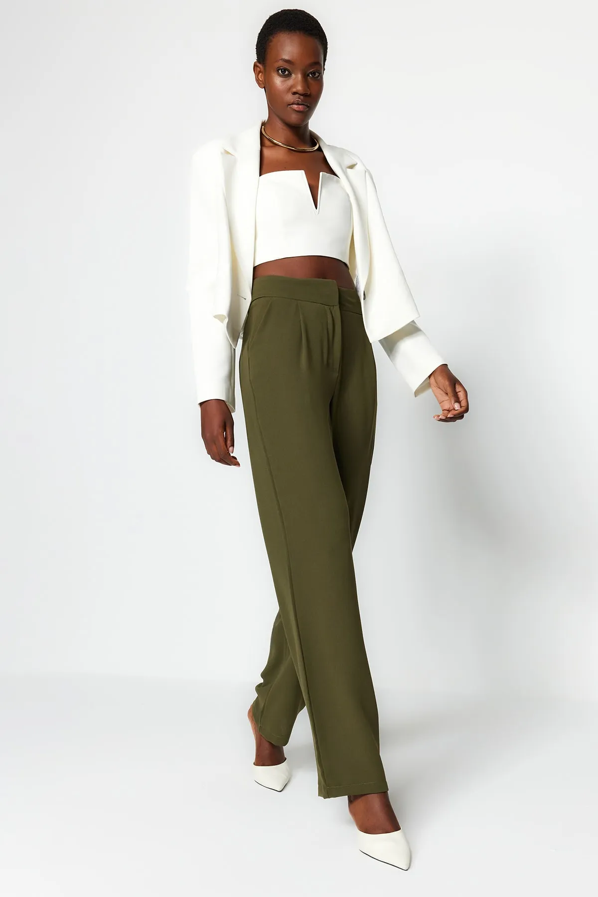 Trendyol Collection  Khakifarbene, plissierte Webhose mit weitem Bein TWOSS19WX0017