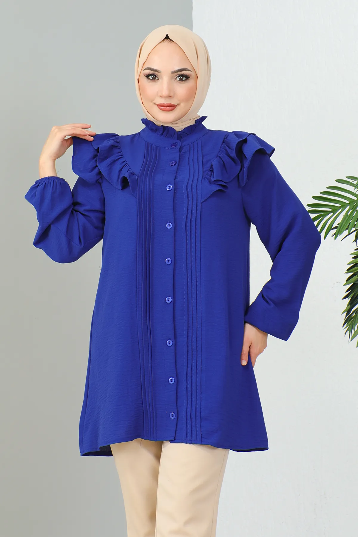 MODAQU  Saks – Blaue Tunika mit Rüschen an den Schultern