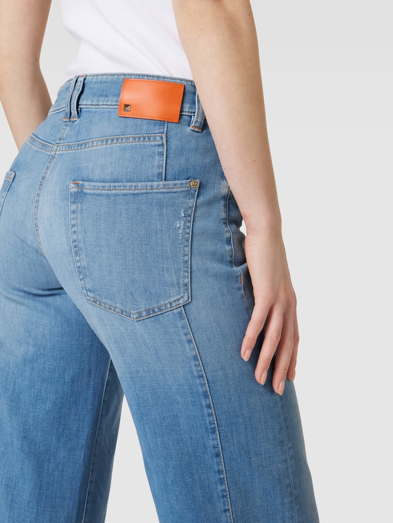 Jeans mit Label-Patch Modell 'CHRISTIE' in hellblau