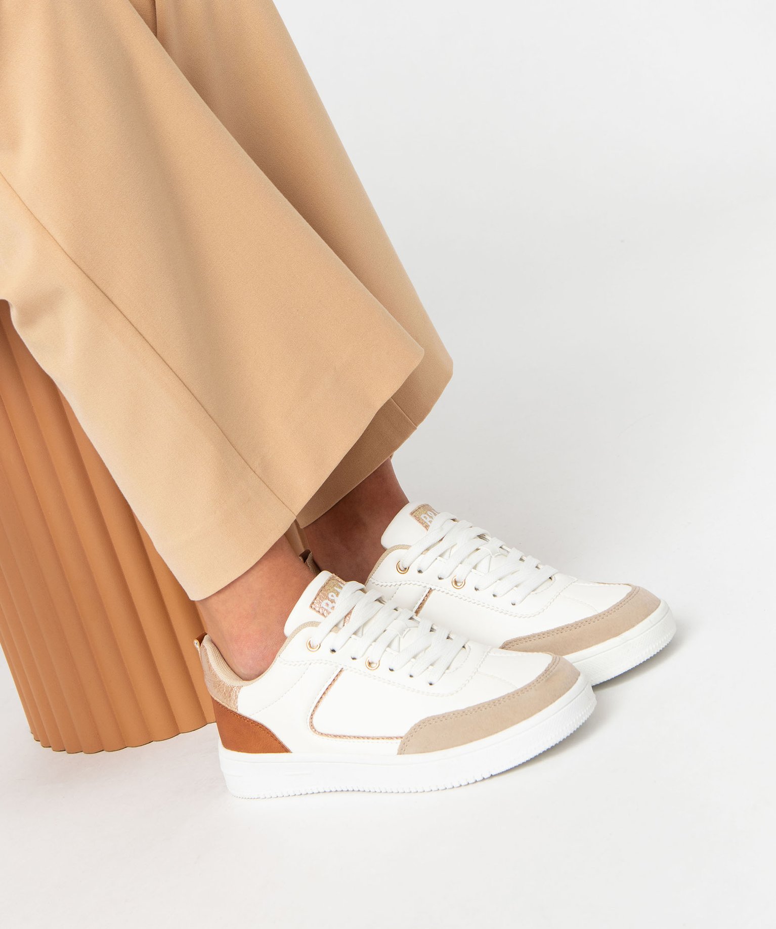 Baskets femme rétro à détails brillants et colorés - Ban... blanc | GEMO