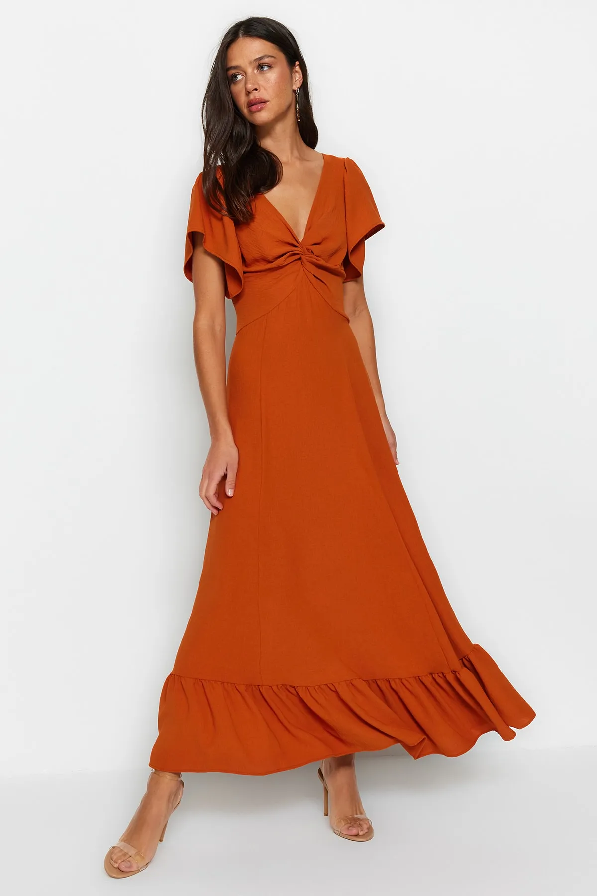 Trendyol Collection  Detailliertes Webkleid mit Zimtkragen TWOSS23EL02065