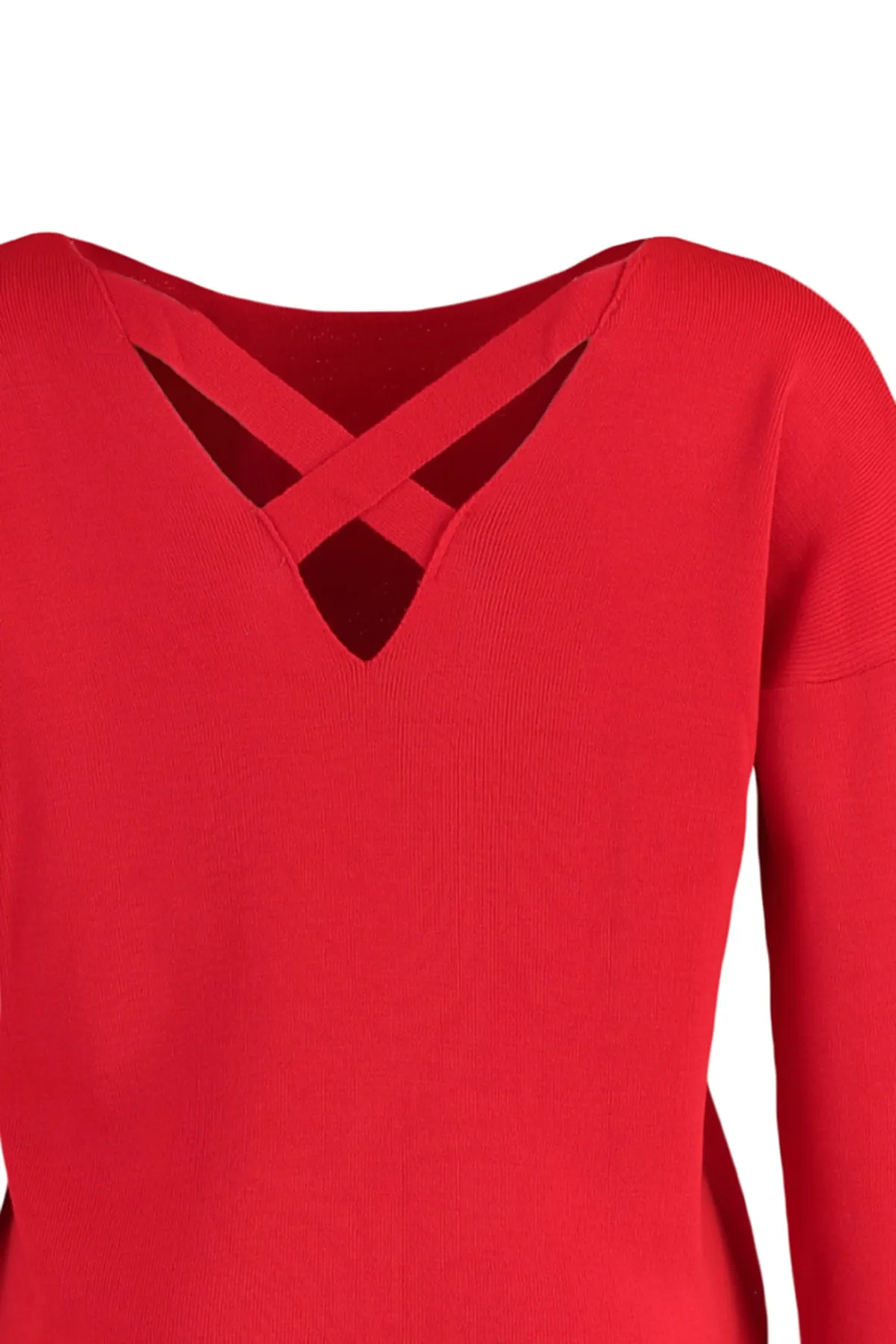 Trendyol Curve  Detaillierter Strickpullover mit Band des Roten Kreuzes TBBAW23AN00021