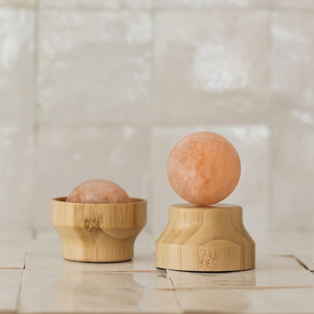 YÙ Beauty Salzball mit Bambus-Massager