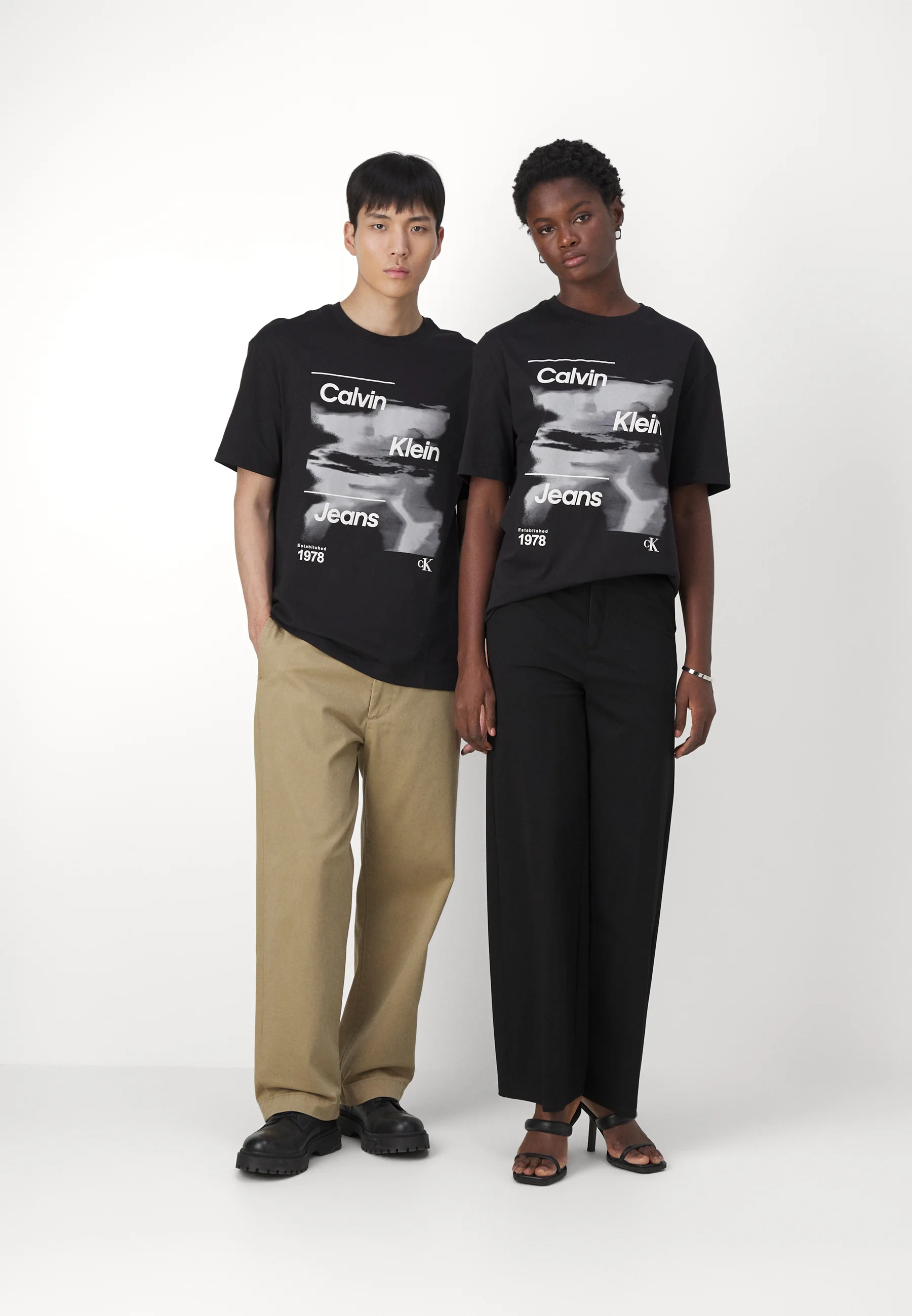 Calvin Klein Jeans DIFFUSED LOGO TEE UNISEX - Camiseta con estampado