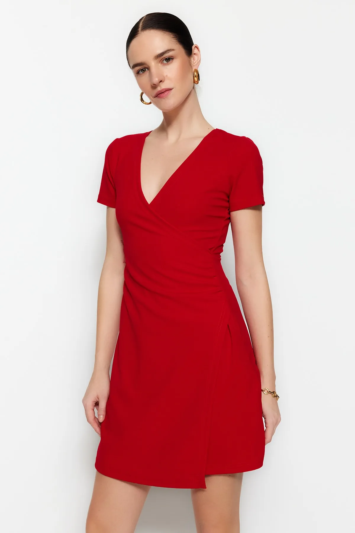 Trendyol Collection  Rotes, zweireihiges Mini-Strickkleid aus Krepp in A-Linie mit Kragen TWOSS23EL01703