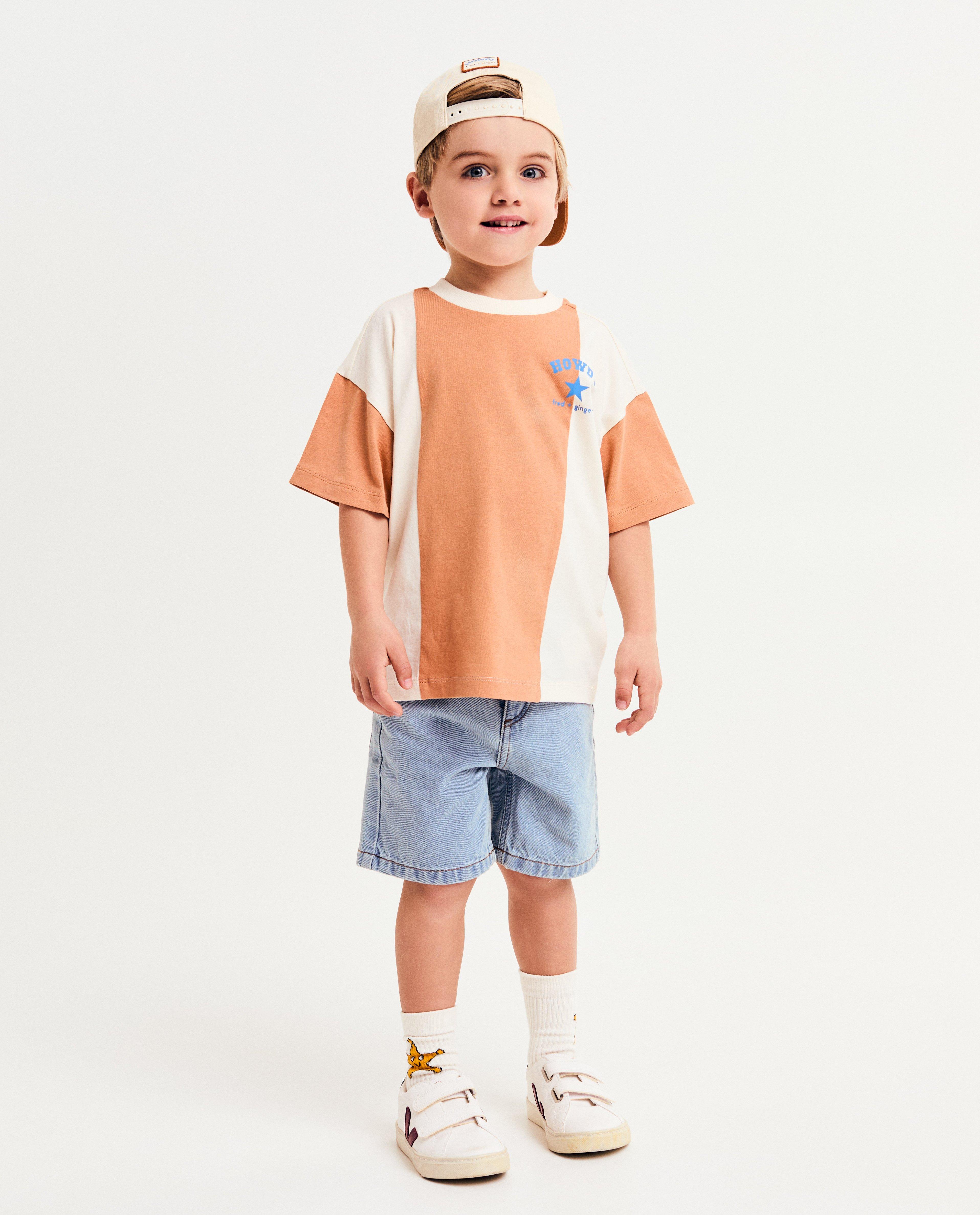 Tricou Fred + Ginger cu imprimeu pe spate, unisex, 92-128 maro deschis