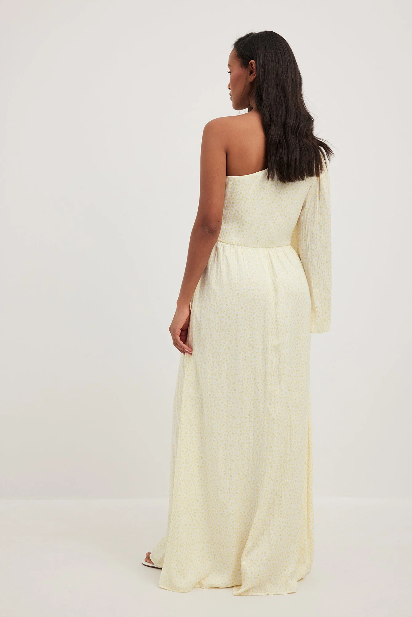 Maxikleid mit einem Ballonärmel