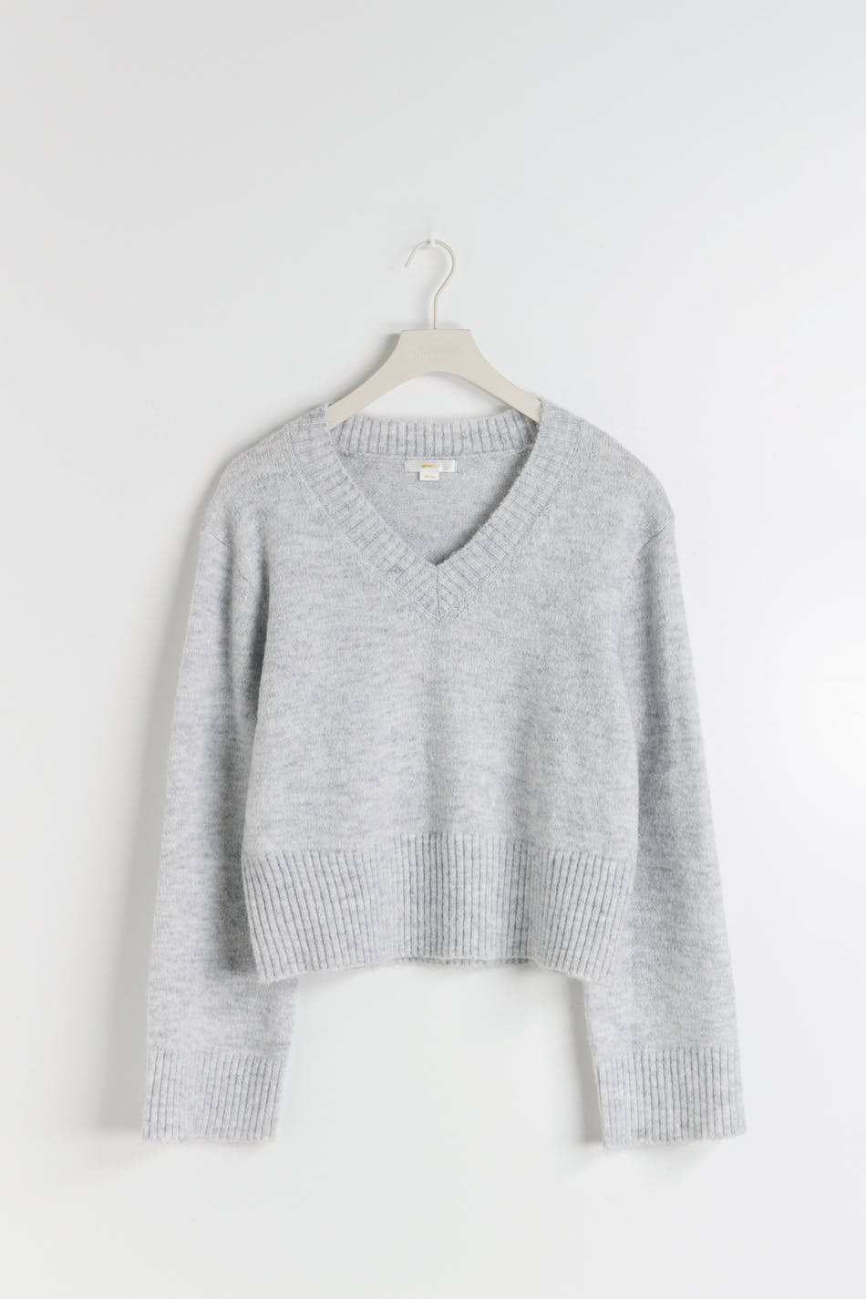 Y v-neck knitted sweater