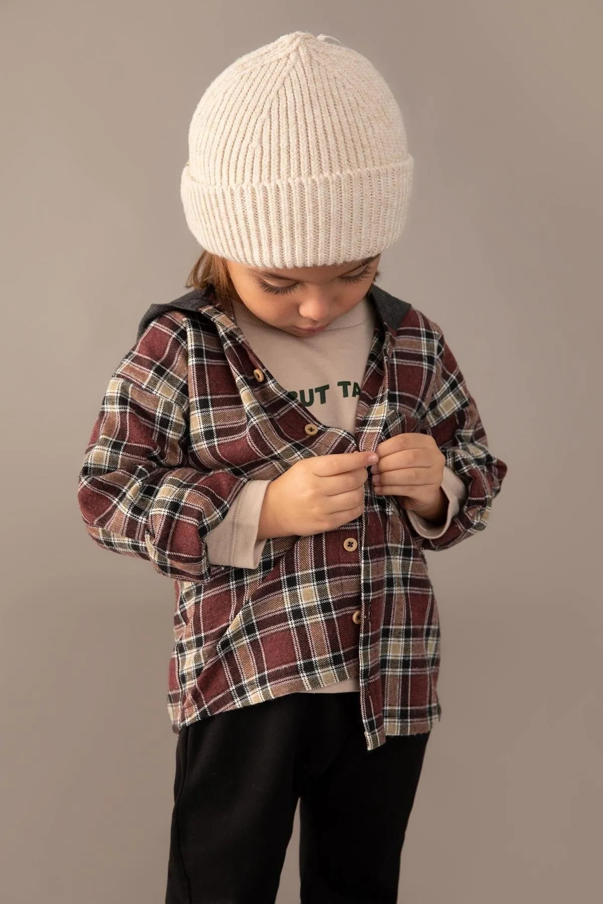 DeFacto  Zweiteiliges Flanell-Set mit kariertem Langarmshirt und Kapuze für Babys (Jungen).
