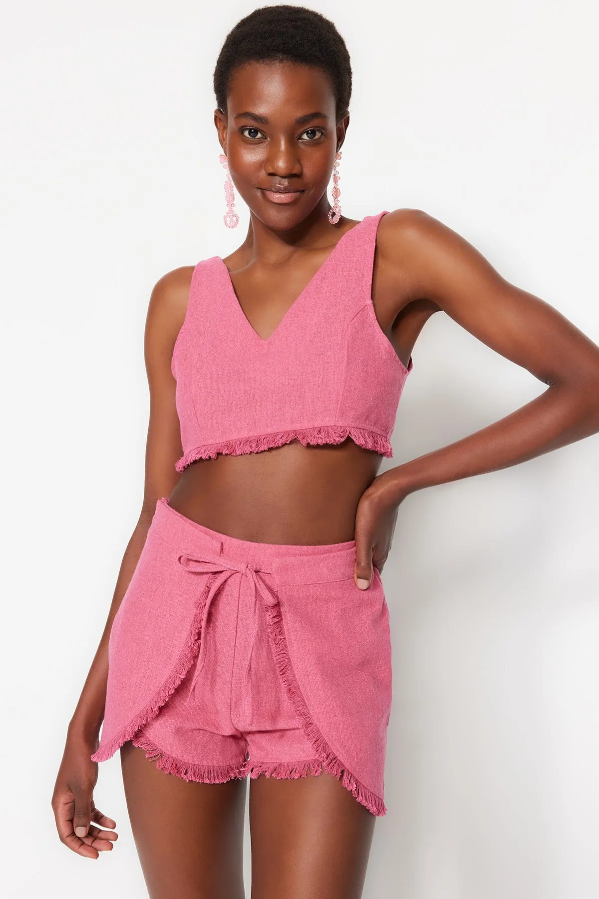 Trendyol Collection  Rosa Strandbluse und Strandshorts-Set mit Quastendetail TBESS22AU0141