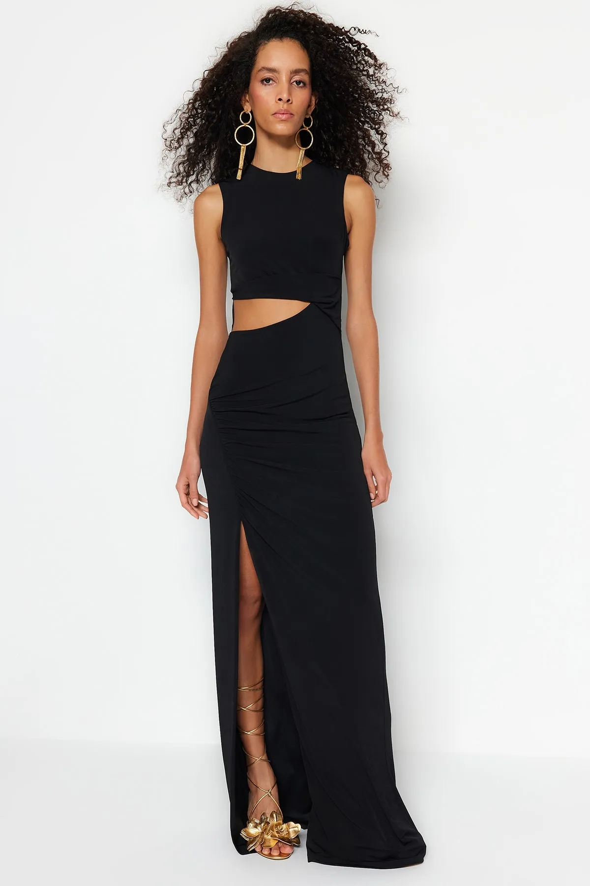 Trendyol Collection  Schwarzes, detailliertes, langes Abendkleid TPRSS23AE00162
