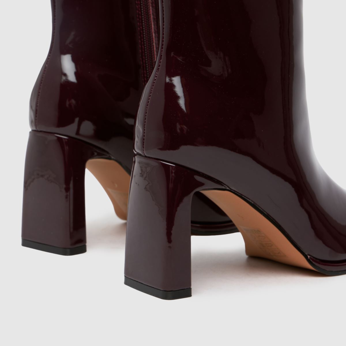 Schuh Becca – Vinröd stövlar med fyrkantig tå och klack