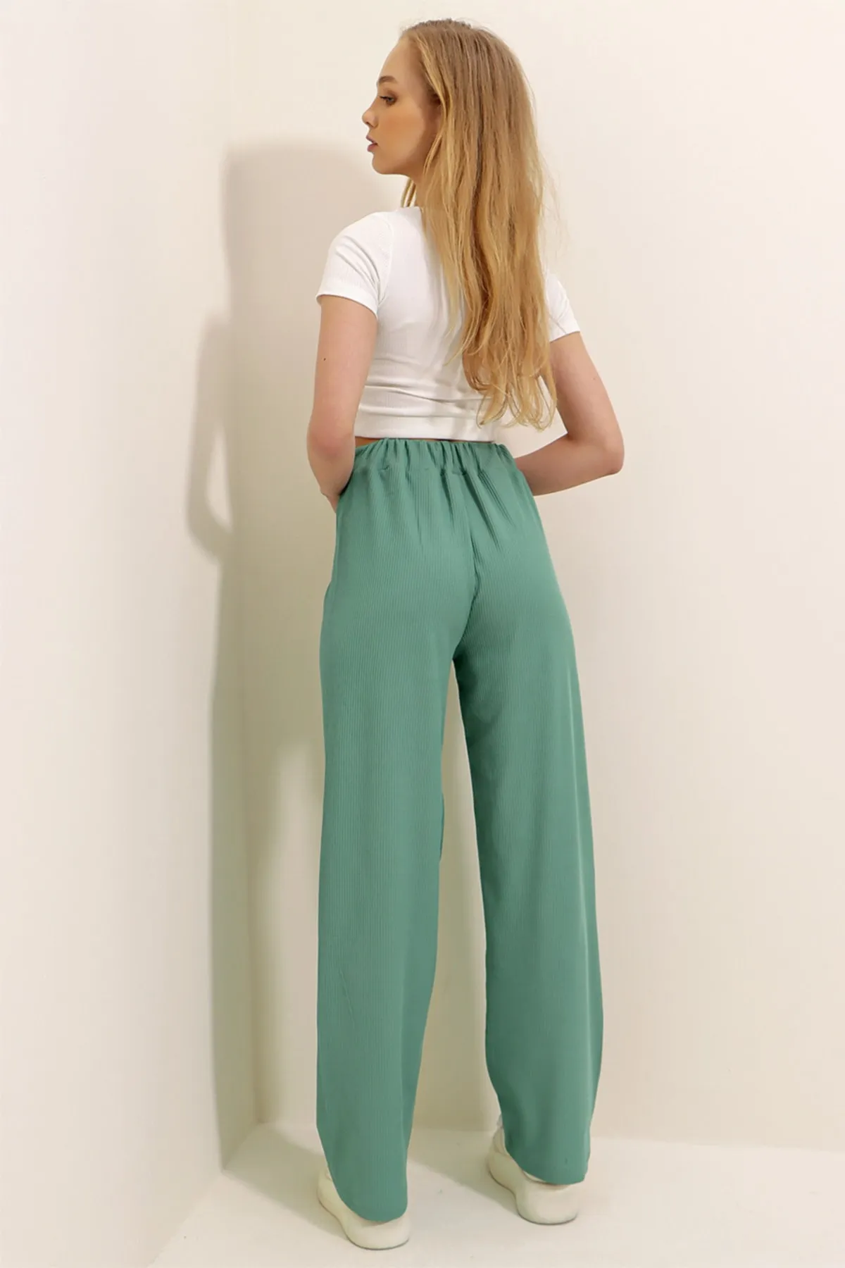Trend Alaçatı Stili  Mintfarbene, gerippte Hose mit weitem Bein und hoher Taille für Damen ALC-X8141