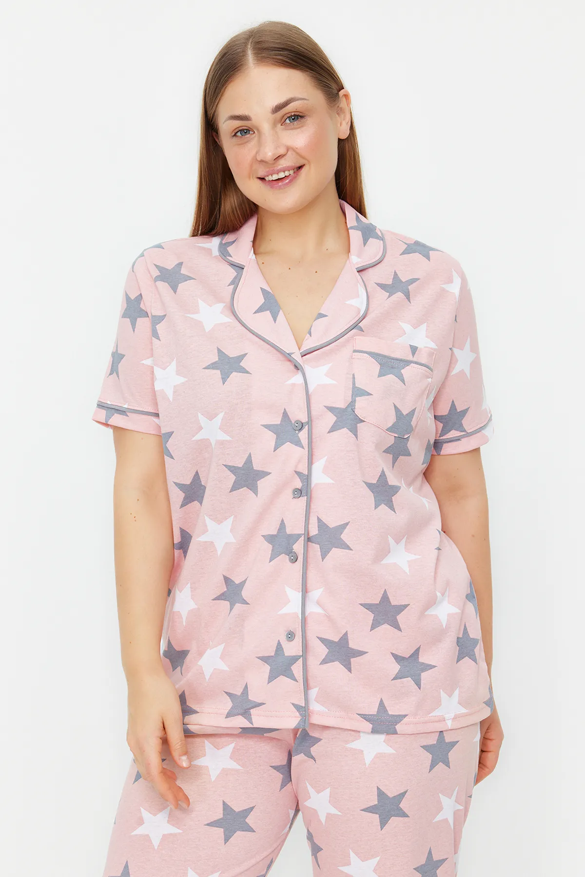 Trendyol Curve  Strickpyjama-Set mit Hemdkragen und Powder Star-Muster TBBAW24AI00040