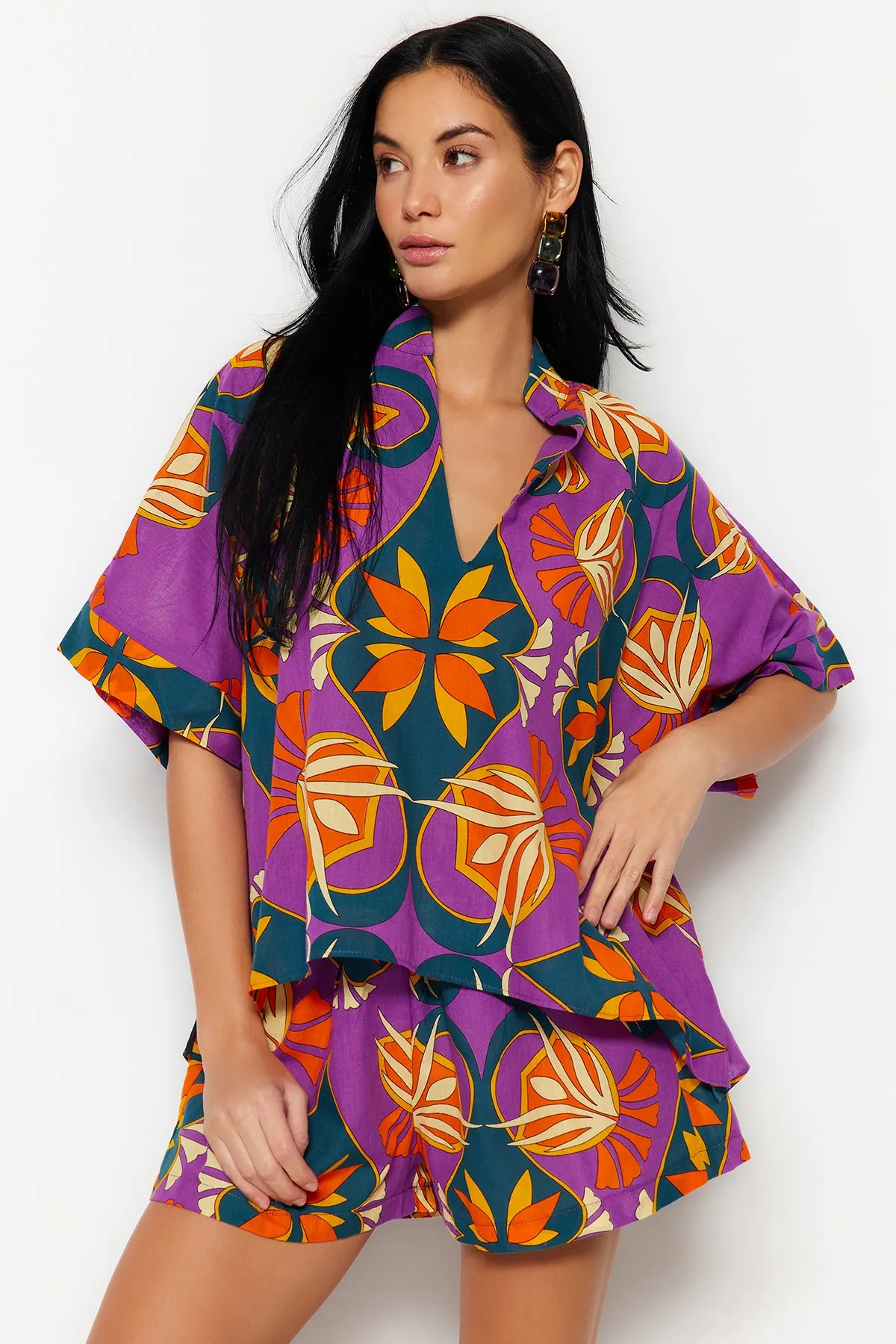 Trendyol Collection  Set aus Hemd und Shorts aus 100 % Baumwolle mit ethnischem Muster TBESS23AU00147