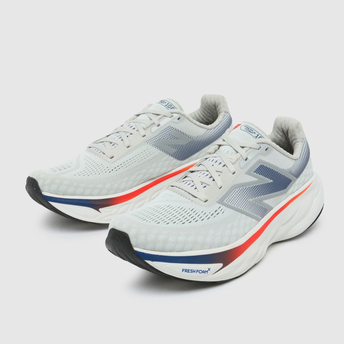 New Balance – Ljusgrå sneakers med fresh foam-mönster och 1080 v13-mönster